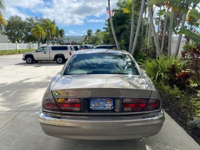 2000 Light Bronzemist Metallic /Taupe Buick Park Avenue Ultra LOW MILES 72,419 (1G4CU5416Y4) with an 3.8L SFI V6 3800 Series II Supercharged Engine engine, Automatic transmission, located at 4701 North Dixie Hwy, Pompano Beach, FL, 33064, (954) 422-2889, 26.240938, -80.123474 - OUR WEBPAGE FLORIDACARS1.COM HAS OVER 100 PHOTOS AND FREE CARFAX LINK 2000 Buick Park Avenue Ultra Sedan 4 DR 3.8L V6 F Gasoline 27 MPG Front Wheel Drive Features ABS Brakes Air Conditioning Alloy Wheels AM/FM Stereo Automatic Transmission Cassette Player CD Audio Cruise Control Front Seat Heaters L- Photo#6