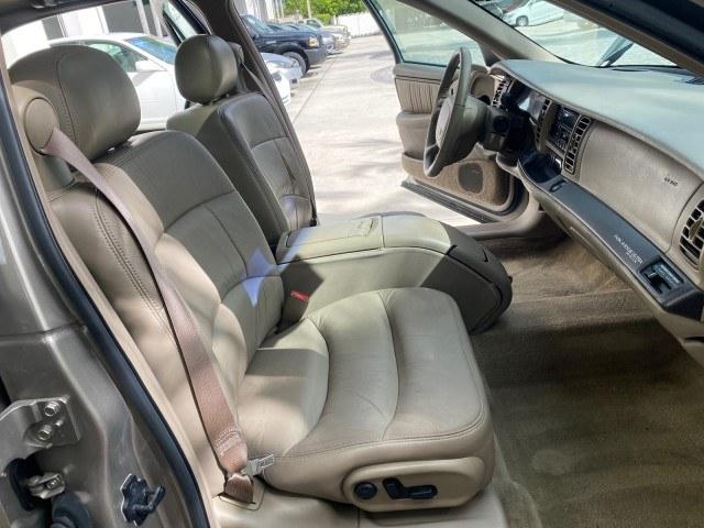 2000 Light Bronzemist Metallic /Taupe Buick Park Avenue Ultra LOW MILES 72,419 (1G4CU5416Y4) with an 3.8L SFI V6 3800 Series II Supercharged Engine engine, Automatic transmission, located at 4701 North Dixie Hwy, Pompano Beach, FL, 33064, (954) 422-2889, 26.240938, -80.123474 - OUR WEBPAGE FLORIDACARS1.COM HAS OVER 100 PHOTOS AND FREE CARFAX LINK 2000 Buick Park Avenue Ultra Sedan 4 DR 3.8L V6 F Gasoline 27 MPG Front Wheel Drive Features ABS Brakes Air Conditioning Alloy Wheels AM/FM Stereo Automatic Transmission Cassette Player CD Audio Cruise Control Front Seat Heaters L- Photo#12