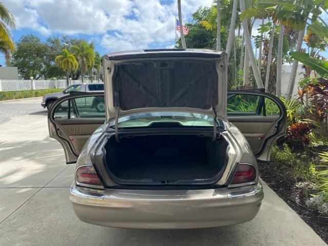 2000 Light Bronzemist Metallic /Taupe Buick Park Avenue Ultra LOW MILES 72,419 (1G4CU5416Y4) with an 3.8L SFI V6 3800 Series II Supercharged Engine engine, Automatic transmission, located at 4701 North Dixie Hwy, Pompano Beach, FL, 33064, (954) 422-2889, 26.240938, -80.123474 - OUR WEBPAGE FLORIDACARS1.COM HAS OVER 100 PHOTOS AND FREE CARFAX LINK 2000 Buick Park Avenue Ultra Sedan 4 DR 3.8L V6 F Gasoline 27 MPG Front Wheel Drive Features ABS Brakes Air Conditioning Alloy Wheels AM/FM Stereo Automatic Transmission Cassette Player CD Audio Cruise Control Front Seat Heaters L- Photo#15