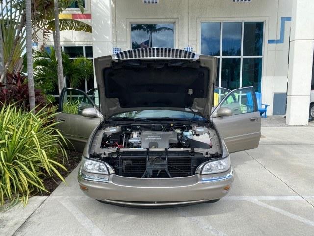 2000 Light Bronzemist Metallic /Taupe Buick Park Avenue Ultra LOW MILES 72,419 (1G4CU5416Y4) with an 3.8L SFI V6 3800 Series II Supercharged Engine engine, Automatic transmission, located at 4701 North Dixie Hwy, Pompano Beach, FL, 33064, (954) 422-2889, 26.240938, -80.123474 - OUR WEBPAGE FLORIDACARS1.COM HAS OVER 100 PHOTOS AND FREE CARFAX LINK 2000 Buick Park Avenue Ultra Sedan 4 DR 3.8L V6 F Gasoline 27 MPG Front Wheel Drive Features ABS Brakes Air Conditioning Alloy Wheels AM/FM Stereo Automatic Transmission Cassette Player CD Audio Cruise Control Front Seat Heaters L- Photo#16