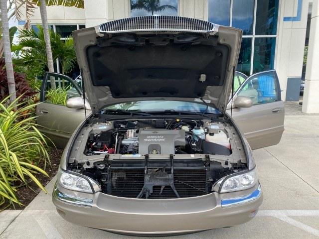 2000 Light Bronzemist Metallic /Taupe Buick Park Avenue Ultra LOW MILES 72,419 (1G4CU5416Y4) with an 3.8L SFI V6 3800 Series II Supercharged Engine engine, Automatic transmission, located at 4701 North Dixie Hwy, Pompano Beach, FL, 33064, (954) 422-2889, 26.240938, -80.123474 - OUR WEBPAGE FLORIDACARS1.COM HAS OVER 100 PHOTOS AND FREE CARFAX LINK 2000 Buick Park Avenue Ultra Sedan 4 DR 3.8L V6 F Gasoline 27 MPG Front Wheel Drive Features ABS Brakes Air Conditioning Alloy Wheels AM/FM Stereo Automatic Transmission Cassette Player CD Audio Cruise Control Front Seat Heaters L- Photo#17