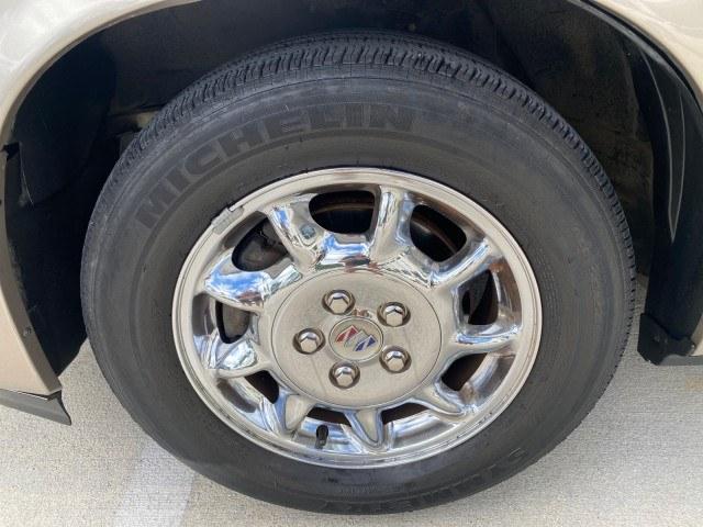 2000 Light Bronzemist Metallic /Taupe Buick Park Avenue Ultra LOW MILES 72,419 (1G4CU5416Y4) with an 3.8L SFI V6 3800 Series II Supercharged Engine engine, Automatic transmission, located at 4701 North Dixie Hwy, Pompano Beach, FL, 33064, (954) 422-2889, 26.240938, -80.123474 - OUR WEBPAGE FLORIDACARS1.COM HAS OVER 100 PHOTOS AND FREE CARFAX LINK 2000 Buick Park Avenue Ultra Sedan 4 DR 3.8L V6 F Gasoline 27 MPG Front Wheel Drive Features ABS Brakes Air Conditioning Alloy Wheels AM/FM Stereo Automatic Transmission Cassette Player CD Audio Cruise Control Front Seat Heaters L- Photo#19
