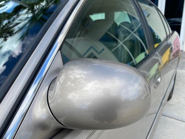 2000 Light Bronzemist Metallic /Taupe Buick Park Avenue Ultra LOW MILES 72,419 (1G4CU5416Y4) with an 3.8L SFI V6 3800 Series II Supercharged Engine engine, Automatic transmission, located at 4701 North Dixie Hwy, Pompano Beach, FL, 33064, (954) 422-2889, 26.240938, -80.123474 - OUR WEBPAGE FLORIDACARS1.COM HAS OVER 100 PHOTOS AND FREE CARFAX LINK 2000 Buick Park Avenue Ultra Sedan 4 DR 3.8L V6 F Gasoline 27 MPG Front Wheel Drive Features ABS Brakes Air Conditioning Alloy Wheels AM/FM Stereo Automatic Transmission Cassette Player CD Audio Cruise Control Front Seat Heaters L- Photo#39