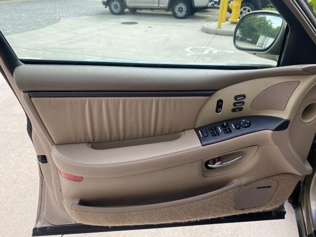 2000 Light Bronzemist Metallic /Taupe Buick Park Avenue Ultra LOW MILES 72,419 (1G4CU5416Y4) with an 3.8L SFI V6 3800 Series II Supercharged Engine engine, Automatic transmission, located at 4701 North Dixie Hwy, Pompano Beach, FL, 33064, (954) 422-2889, 26.240938, -80.123474 - OUR WEBPAGE FLORIDACARS1.COM HAS OVER 100 PHOTOS AND FREE CARFAX LINK 2000 Buick Park Avenue Ultra Sedan 4 DR 3.8L V6 F Gasoline 27 MPG Front Wheel Drive Features ABS Brakes Air Conditioning Alloy Wheels AM/FM Stereo Automatic Transmission Cassette Player CD Audio Cruise Control Front Seat Heaters L- Photo#40