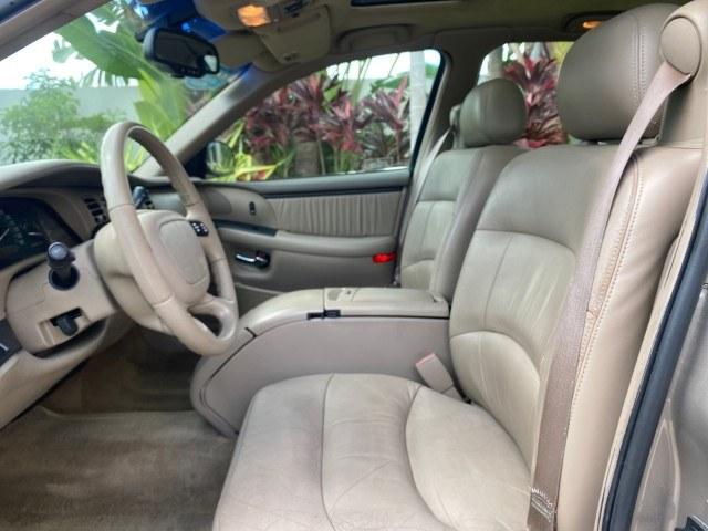 2000 Light Bronzemist Metallic /Taupe Buick Park Avenue Ultra LOW MILES 72,419 (1G4CU5416Y4) with an 3.8L SFI V6 3800 Series II Supercharged Engine engine, Automatic transmission, located at 4701 North Dixie Hwy, Pompano Beach, FL, 33064, (954) 422-2889, 26.240938, -80.123474 - OUR WEBPAGE FLORIDACARS1.COM HAS OVER 100 PHOTOS AND FREE CARFAX LINK 2000 Buick Park Avenue Ultra Sedan 4 DR 3.8L V6 F Gasoline 27 MPG Front Wheel Drive Features ABS Brakes Air Conditioning Alloy Wheels AM/FM Stereo Automatic Transmission Cassette Player CD Audio Cruise Control Front Seat Heaters L- Photo#42