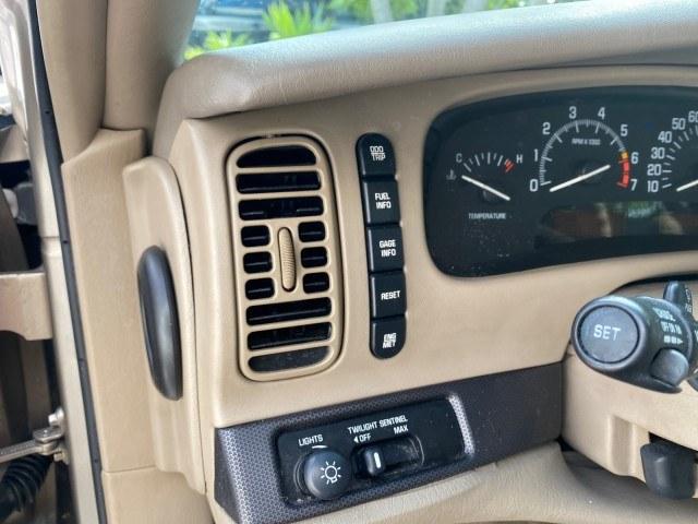 2000 Light Bronzemist Metallic /Taupe Buick Park Avenue Ultra LOW MILES 72,419 (1G4CU5416Y4) with an 3.8L SFI V6 3800 Series II Supercharged Engine engine, Automatic transmission, located at 4701 North Dixie Hwy, Pompano Beach, FL, 33064, (954) 422-2889, 26.240938, -80.123474 - OUR WEBPAGE FLORIDACARS1.COM HAS OVER 100 PHOTOS AND FREE CARFAX LINK 2000 Buick Park Avenue Ultra Sedan 4 DR 3.8L V6 F Gasoline 27 MPG Front Wheel Drive Features ABS Brakes Air Conditioning Alloy Wheels AM/FM Stereo Automatic Transmission Cassette Player CD Audio Cruise Control Front Seat Heaters L- Photo#53