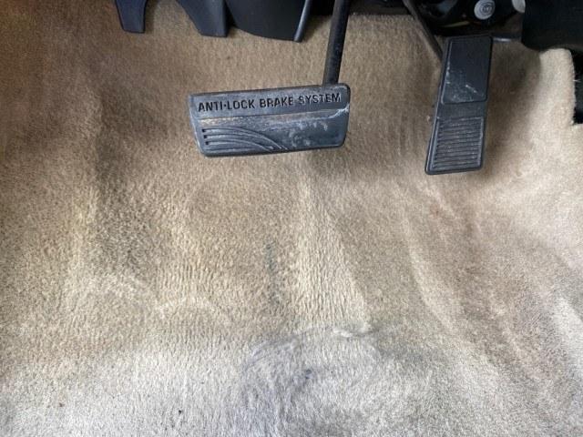 2000 Light Bronzemist Metallic /Taupe Buick Park Avenue Ultra LOW MILES 72,419 (1G4CU5416Y4) with an 3.8L SFI V6 3800 Series II Supercharged Engine engine, Automatic transmission, located at 4701 North Dixie Hwy, Pompano Beach, FL, 33064, (954) 422-2889, 26.240938, -80.123474 - OUR WEBPAGE FLORIDACARS1.COM HAS OVER 100 PHOTOS AND FREE CARFAX LINK 2000 Buick Park Avenue Ultra Sedan 4 DR 3.8L V6 F Gasoline 27 MPG Front Wheel Drive Features ABS Brakes Air Conditioning Alloy Wheels AM/FM Stereo Automatic Transmission Cassette Player CD Audio Cruise Control Front Seat Heaters L- Photo#54