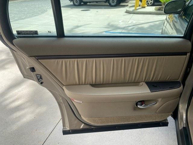 2000 Light Bronzemist Metallic /Taupe Buick Park Avenue Ultra LOW MILES 72,419 (1G4CU5416Y4) with an 3.8L SFI V6 3800 Series II Supercharged Engine engine, Automatic transmission, located at 4701 North Dixie Hwy, Pompano Beach, FL, 33064, (954) 422-2889, 26.240938, -80.123474 - OUR WEBPAGE FLORIDACARS1.COM HAS OVER 100 PHOTOS AND FREE CARFAX LINK 2000 Buick Park Avenue Ultra Sedan 4 DR 3.8L V6 F Gasoline 27 MPG Front Wheel Drive Features ABS Brakes Air Conditioning Alloy Wheels AM/FM Stereo Automatic Transmission Cassette Player CD Audio Cruise Control Front Seat Heaters L- Photo#80