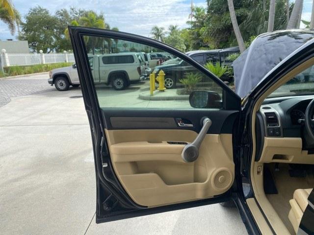 2007 Nighthawk Black Pearl /Ivory Honda CR-V LX LOW MILES 74,639 (JHLRE38377C) with an 2.4L 4-Cyl Engine engine, Automatic transmission, located at 4701 North Dixie Hwy, Pompano Beach, FL, 33064, (954) 422-2889, 26.240938, -80.123474 - OUR WEBPAGE FLORIDACARS1.COM HAS OVER 100 PHOTOS AND FREE CARFAX LINK 2007 Honda CR-V LX 4 Door Wagon/Sport Utility 2.4L I4 F DOHC 16V Gasoline 30 MPG Front Wheel Drive Features ABS Brakes Air Conditioning AM/FM Stereo Automatic Transmission Auxiliary Audio Input CD Audio Cloth Seats Cruise Control- Photo#9