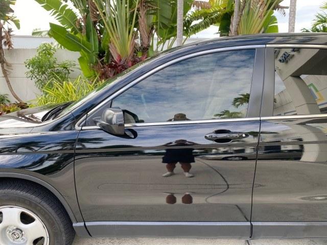 2007 Nighthawk Black Pearl /Ivory Honda CR-V LX LOW MILES 74,639 (JHLRE38377C) with an 2.4L 4-Cyl Engine engine, Automatic transmission, located at 4701 North Dixie Hwy, Pompano Beach, FL, 33064, (954) 422-2889, 26.240938, -80.123474 - OUR WEBPAGE FLORIDACARS1.COM HAS OVER 100 PHOTOS AND FREE CARFAX LINK 2007 Honda CR-V LX 4 Door Wagon/Sport Utility 2.4L I4 F DOHC 16V Gasoline 30 MPG Front Wheel Drive Features ABS Brakes Air Conditioning AM/FM Stereo Automatic Transmission Auxiliary Audio Input CD Audio Cloth Seats Cruise Control- Photo#26
