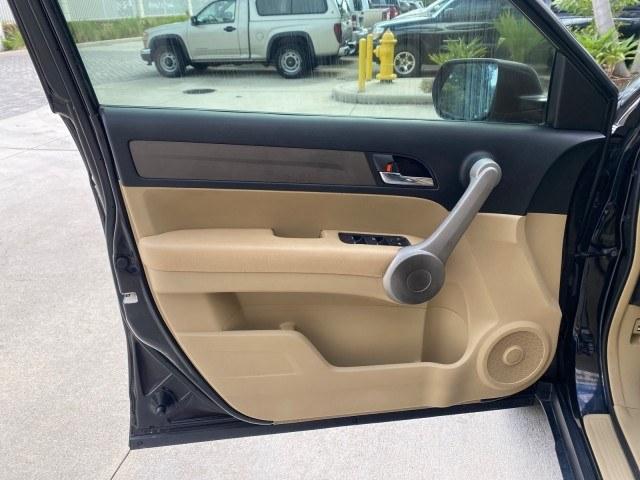 2007 Nighthawk Black Pearl /Ivory Honda CR-V LX LOW MILES 74,639 (JHLRE38377C) with an 2.4L 4-Cyl Engine engine, Automatic transmission, located at 4701 North Dixie Hwy, Pompano Beach, FL, 33064, (954) 422-2889, 26.240938, -80.123474 - OUR WEBPAGE FLORIDACARS1.COM HAS OVER 100 PHOTOS AND FREE CARFAX LINK 2007 Honda CR-V LX 4 Door Wagon/Sport Utility 2.4L I4 F DOHC 16V Gasoline 30 MPG Front Wheel Drive Features ABS Brakes Air Conditioning AM/FM Stereo Automatic Transmission Auxiliary Audio Input CD Audio Cloth Seats Cruise Control- Photo#30