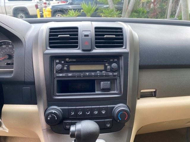 2007 Nighthawk Black Pearl /Ivory Honda CR-V LX LOW MILES 74,639 (JHLRE38377C) with an 2.4L 4-Cyl Engine engine, Automatic transmission, located at 4701 North Dixie Hwy, Pompano Beach, FL, 33064, (954) 422-2889, 26.240938, -80.123474 - OUR WEBPAGE FLORIDACARS1.COM HAS OVER 100 PHOTOS AND FREE CARFAX LINK 2007 Honda CR-V LX 4 Door Wagon/Sport Utility 2.4L I4 F DOHC 16V Gasoline 30 MPG Front Wheel Drive Features ABS Brakes Air Conditioning AM/FM Stereo Automatic Transmission Auxiliary Audio Input CD Audio Cloth Seats Cruise Control- Photo#41