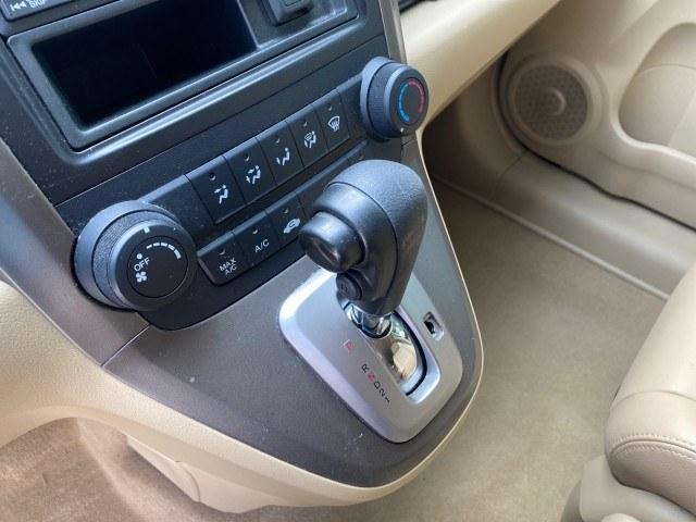2007 Nighthawk Black Pearl /Ivory Honda CR-V LX LOW MILES 74,639 (JHLRE38377C) with an 2.4L 4-Cyl Engine engine, Automatic transmission, located at 4701 North Dixie Hwy, Pompano Beach, FL, 33064, (954) 422-2889, 26.240938, -80.123474 - OUR WEBPAGE FLORIDACARS1.COM HAS OVER 100 PHOTOS AND FREE CARFAX LINK 2007 Honda CR-V LX 4 Door Wagon/Sport Utility 2.4L I4 F DOHC 16V Gasoline 30 MPG Front Wheel Drive Features ABS Brakes Air Conditioning AM/FM Stereo Automatic Transmission Auxiliary Audio Input CD Audio Cloth Seats Cruise Control- Photo#44