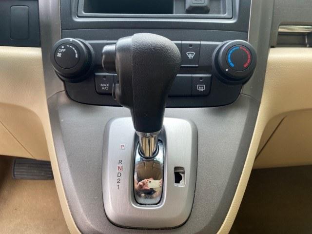 2007 Nighthawk Black Pearl /Ivory Honda CR-V LX LOW MILES 74,639 (JHLRE38377C) with an 2.4L 4-Cyl Engine engine, Automatic transmission, located at 4701 North Dixie Hwy, Pompano Beach, FL, 33064, (954) 422-2889, 26.240938, -80.123474 - OUR WEBPAGE FLORIDACARS1.COM HAS OVER 100 PHOTOS AND FREE CARFAX LINK 2007 Honda CR-V LX 4 Door Wagon/Sport Utility 2.4L I4 F DOHC 16V Gasoline 30 MPG Front Wheel Drive Features ABS Brakes Air Conditioning AM/FM Stereo Automatic Transmission Auxiliary Audio Input CD Audio Cloth Seats Cruise Control- Photo#45