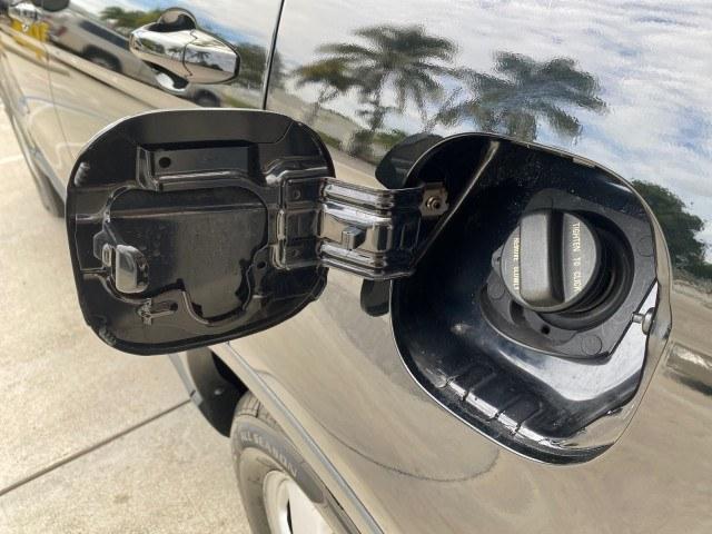 2007 Nighthawk Black Pearl /Ivory Honda CR-V LX LOW MILES 74,639 (JHLRE38377C) with an 2.4L 4-Cyl Engine engine, Automatic transmission, located at 4701 North Dixie Hwy, Pompano Beach, FL, 33064, (954) 422-2889, 26.240938, -80.123474 - OUR WEBPAGE FLORIDACARS1.COM HAS OVER 100 PHOTOS AND FREE CARFAX LINK 2007 Honda CR-V LX 4 Door Wagon/Sport Utility 2.4L I4 F DOHC 16V Gasoline 30 MPG Front Wheel Drive Features ABS Brakes Air Conditioning AM/FM Stereo Automatic Transmission Auxiliary Audio Input CD Audio Cloth Seats Cruise Control- Photo#68