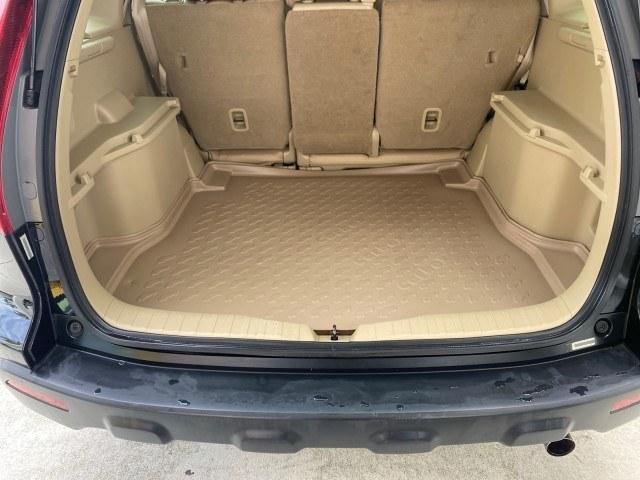 2007 Nighthawk Black Pearl /Ivory Honda CR-V LX LOW MILES 74,639 (JHLRE38377C) with an 2.4L 4-Cyl Engine engine, Automatic transmission, located at 4701 North Dixie Hwy, Pompano Beach, FL, 33064, (954) 422-2889, 26.240938, -80.123474 - OUR WEBPAGE FLORIDACARS1.COM HAS OVER 100 PHOTOS AND FREE CARFAX LINK 2007 Honda CR-V LX 4 Door Wagon/Sport Utility 2.4L I4 F DOHC 16V Gasoline 30 MPG Front Wheel Drive Features ABS Brakes Air Conditioning AM/FM Stereo Automatic Transmission Auxiliary Audio Input CD Audio Cloth Seats Cruise Control- Photo#75