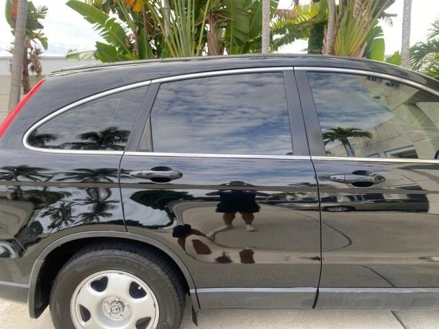 2007 Nighthawk Black Pearl /Ivory Honda CR-V LX LOW MILES 74,639 (JHLRE38377C) with an 2.4L 4-Cyl Engine engine, Automatic transmission, located at 4701 North Dixie Hwy, Pompano Beach, FL, 33064, (954) 422-2889, 26.240938, -80.123474 - OUR WEBPAGE FLORIDACARS1.COM HAS OVER 100 PHOTOS AND FREE CARFAX LINK 2007 Honda CR-V LX 4 Door Wagon/Sport Utility 2.4L I4 F DOHC 16V Gasoline 30 MPG Front Wheel Drive Features ABS Brakes Air Conditioning AM/FM Stereo Automatic Transmission Auxiliary Audio Input CD Audio Cloth Seats Cruise Control- Photo#89