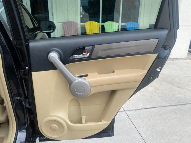 2007 Nighthawk Black Pearl /Ivory Honda CR-V LX LOW MILES 74,639 (JHLRE38377C) with an 2.4L 4-Cyl Engine engine, Automatic transmission, located at 4701 North Dixie Hwy, Pompano Beach, FL, 33064, (954) 422-2889, 26.240938, -80.123474 - OUR WEBPAGE FLORIDACARS1.COM HAS OVER 100 PHOTOS AND FREE CARFAX LINK 2007 Honda CR-V LX 4 Door Wagon/Sport Utility 2.4L I4 F DOHC 16V Gasoline 30 MPG Front Wheel Drive Features ABS Brakes Air Conditioning AM/FM Stereo Automatic Transmission Auxiliary Audio Input CD Audio Cloth Seats Cruise Control- Photo#91