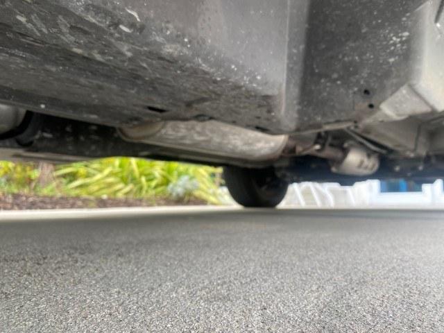 2007 Nighthawk Black Pearl /Ivory Honda CR-V LX LOW MILES 74,639 (JHLRE38377C) with an 2.4L 4-Cyl Engine engine, Automatic transmission, located at 4701 North Dixie Hwy, Pompano Beach, FL, 33064, (954) 422-2889, 26.240938, -80.123474 - OUR WEBPAGE FLORIDACARS1.COM HAS OVER 100 PHOTOS AND FREE CARFAX LINK 2007 Honda CR-V LX 4 Door Wagon/Sport Utility 2.4L I4 F DOHC 16V Gasoline 30 MPG Front Wheel Drive Features ABS Brakes Air Conditioning AM/FM Stereo Automatic Transmission Auxiliary Audio Input CD Audio Cloth Seats Cruise Control- Photo#98