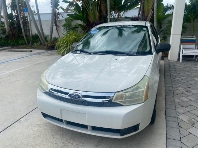 2011 White Suede /Medium Stone Ford Focus SE LOW MILES 36,864 (1FAHP3FN6BW) with an 2.0L 4-Cyl Engine engine, Automatic transmission, located at 4701 North Dixie Hwy, Pompano Beach, FL, 33064, (954) 422-2889, 26.240938, -80.123474 - OUR WEBPAGE FLORIDACARS1.COM HAS OVER 100 PHOTOS AND FREE CARFAX LINK 2011 Ford Focus SE Sedan 4 DR 2.0L I4 F DOHC 16V Gasoline 35 MPG Front Wheel Drive Features ABS Brakes Air Conditioning Alloy Wheels AM/FM Stereo Automatic Transmission Auxiliary Audio Input CD Audio Cloth Seats Cruise Control Ove- Photo#3