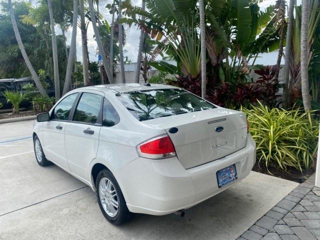 2011 White Suede /Medium Stone Ford Focus SE LOW MILES 36,864 (1FAHP3FN6BW) with an 2.0L 4-Cyl Engine engine, Automatic transmission, located at 4701 North Dixie Hwy, Pompano Beach, FL, 33064, (954) 422-2889, 26.240938, -80.123474 - OUR WEBPAGE FLORIDACARS1.COM HAS OVER 100 PHOTOS AND FREE CARFAX LINK 2011 Ford Focus SE Sedan 4 DR 2.0L I4 F DOHC 16V Gasoline 35 MPG Front Wheel Drive Features ABS Brakes Air Conditioning Alloy Wheels AM/FM Stereo Automatic Transmission Auxiliary Audio Input CD Audio Cloth Seats Cruise Control Ove- Photo#5