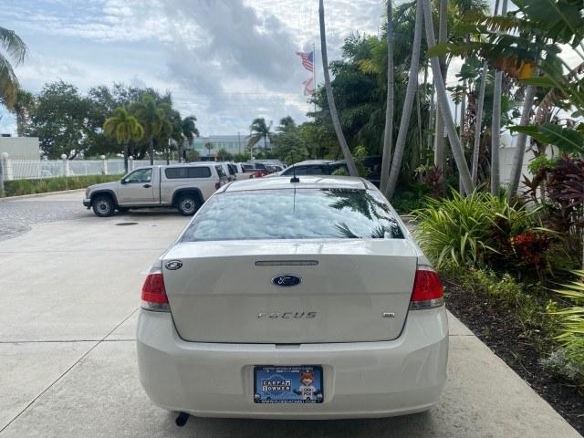 2011 White Suede /Medium Stone Ford Focus SE LOW MILES 36,864 (1FAHP3FN6BW) with an 2.0L 4-Cyl Engine engine, Automatic transmission, located at 4701 North Dixie Hwy, Pompano Beach, FL, 33064, (954) 422-2889, 26.240938, -80.123474 - OUR WEBPAGE FLORIDACARS1.COM HAS OVER 100 PHOTOS AND FREE CARFAX LINK 2011 Ford Focus SE Sedan 4 DR 2.0L I4 F DOHC 16V Gasoline 35 MPG Front Wheel Drive Features ABS Brakes Air Conditioning Alloy Wheels AM/FM Stereo Automatic Transmission Auxiliary Audio Input CD Audio Cloth Seats Cruise Control Ove- Photo#6