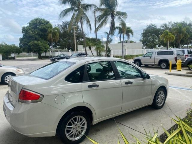 2011 White Suede /Medium Stone Ford Focus SE LOW MILES 36,864 (1FAHP3FN6BW) with an 2.0L 4-Cyl Engine engine, Automatic transmission, located at 4701 North Dixie Hwy, Pompano Beach, FL, 33064, (954) 422-2889, 26.240938, -80.123474 - OUR WEBPAGE FLORIDACARS1.COM HAS OVER 100 PHOTOS AND FREE CARFAX LINK 2011 Ford Focus SE Sedan 4 DR 2.0L I4 F DOHC 16V Gasoline 35 MPG Front Wheel Drive Features ABS Brakes Air Conditioning Alloy Wheels AM/FM Stereo Automatic Transmission Auxiliary Audio Input CD Audio Cloth Seats Cruise Control Ove- Photo#7