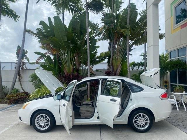 2011 White Suede /Medium Stone Ford Focus SE LOW MILES 36,864 (1FAHP3FN6BW) with an 2.0L 4-Cyl Engine engine, Automatic transmission, located at 4701 North Dixie Hwy, Pompano Beach, FL, 33064, (954) 422-2889, 26.240938, -80.123474 - OUR WEBPAGE FLORIDACARS1.COM HAS OVER 100 PHOTOS AND FREE CARFAX LINK 2011 Ford Focus SE Sedan 4 DR 2.0L I4 F DOHC 16V Gasoline 35 MPG Front Wheel Drive Features ABS Brakes Air Conditioning Alloy Wheels AM/FM Stereo Automatic Transmission Auxiliary Audio Input CD Audio Cloth Seats Cruise Control Ove- Photo#8