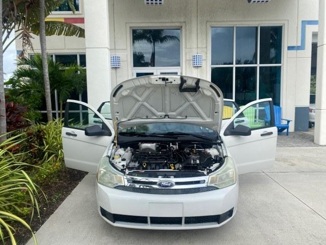 2011 White Suede /Medium Stone Ford Focus SE LOW MILES 36,864 (1FAHP3FN6BW) with an 2.0L 4-Cyl Engine engine, Automatic transmission, located at 4701 North Dixie Hwy, Pompano Beach, FL, 33064, (954) 422-2889, 26.240938, -80.123474 - OUR WEBPAGE FLORIDACARS1.COM HAS OVER 100 PHOTOS AND FREE CARFAX LINK 2011 Ford Focus SE Sedan 4 DR 2.0L I4 F DOHC 16V Gasoline 35 MPG Front Wheel Drive Features ABS Brakes Air Conditioning Alloy Wheels AM/FM Stereo Automatic Transmission Auxiliary Audio Input CD Audio Cloth Seats Cruise Control Ove- Photo#16