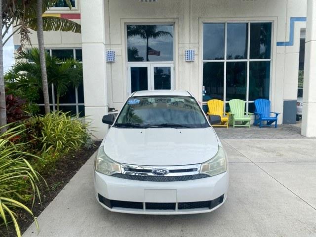 2011 White Suede /Medium Stone Ford Focus SE LOW MILES 36,864 (1FAHP3FN6BW) with an 2.0L 4-Cyl Engine engine, Automatic transmission, located at 4701 North Dixie Hwy, Pompano Beach, FL, 33064, (954) 422-2889, 26.240938, -80.123474 - OUR WEBPAGE FLORIDACARS1.COM HAS OVER 100 PHOTOS AND FREE CARFAX LINK 2011 Ford Focus SE Sedan 4 DR 2.0L I4 F DOHC 16V Gasoline 35 MPG Front Wheel Drive Features ABS Brakes Air Conditioning Alloy Wheels AM/FM Stereo Automatic Transmission Auxiliary Audio Input CD Audio Cloth Seats Cruise Control Ove- Photo#26