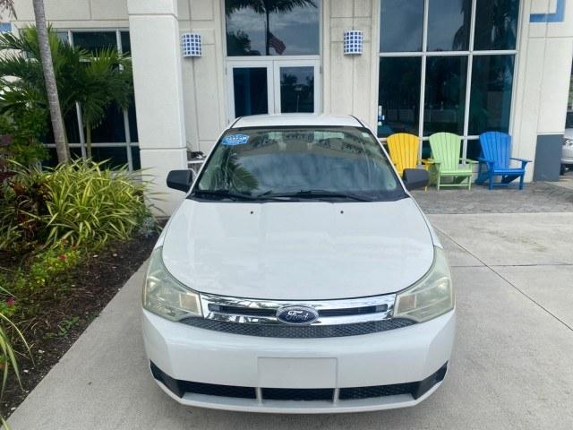2011 White Suede /Medium Stone Ford Focus SE LOW MILES 36,864 (1FAHP3FN6BW) with an 2.0L 4-Cyl Engine engine, Automatic transmission, located at 4701 North Dixie Hwy, Pompano Beach, FL, 33064, (954) 422-2889, 26.240938, -80.123474 - OUR WEBPAGE FLORIDACARS1.COM HAS OVER 100 PHOTOS AND FREE CARFAX LINK 2011 Ford Focus SE Sedan 4 DR 2.0L I4 F DOHC 16V Gasoline 35 MPG Front Wheel Drive Features ABS Brakes Air Conditioning Alloy Wheels AM/FM Stereo Automatic Transmission Auxiliary Audio Input CD Audio Cloth Seats Cruise Control Ove- Photo#27