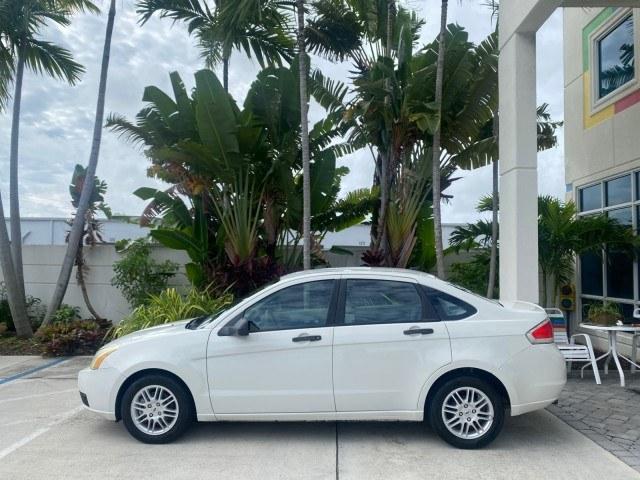 2011 White Suede /Medium Stone Ford Focus SE LOW MILES 36,864 (1FAHP3FN6BW) with an 2.0L 4-Cyl Engine engine, Automatic transmission, located at 4701 North Dixie Hwy, Pompano Beach, FL, 33064, (954) 422-2889, 26.240938, -80.123474 - OUR WEBPAGE FLORIDACARS1.COM HAS OVER 100 PHOTOS AND FREE CARFAX LINK 2011 Ford Focus SE Sedan 4 DR 2.0L I4 F DOHC 16V Gasoline 35 MPG Front Wheel Drive Features ABS Brakes Air Conditioning Alloy Wheels AM/FM Stereo Automatic Transmission Auxiliary Audio Input CD Audio Cloth Seats Cruise Control Ove- Photo#30