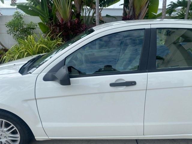 2011 White Suede /Medium Stone Ford Focus SE LOW MILES 36,864 (1FAHP3FN6BW) with an 2.0L 4-Cyl Engine engine, Automatic transmission, located at 4701 North Dixie Hwy, Pompano Beach, FL, 33064, (954) 422-2889, 26.240938, -80.123474 - OUR WEBPAGE FLORIDACARS1.COM HAS OVER 100 PHOTOS AND FREE CARFAX LINK 2011 Ford Focus SE Sedan 4 DR 2.0L I4 F DOHC 16V Gasoline 35 MPG Front Wheel Drive Features ABS Brakes Air Conditioning Alloy Wheels AM/FM Stereo Automatic Transmission Auxiliary Audio Input CD Audio Cloth Seats Cruise Control Ove- Photo#36