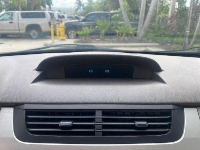 2011 White Suede /Medium Stone Ford Focus SE LOW MILES 36,864 (1FAHP3FN6BW) with an 2.0L 4-Cyl Engine engine, Automatic transmission, located at 4701 North Dixie Hwy, Pompano Beach, FL, 33064, (954) 422-2889, 26.240938, -80.123474 - OUR WEBPAGE FLORIDACARS1.COM HAS OVER 100 PHOTOS AND FREE CARFAX LINK 2011 Ford Focus SE Sedan 4 DR 2.0L I4 F DOHC 16V Gasoline 35 MPG Front Wheel Drive Features ABS Brakes Air Conditioning Alloy Wheels AM/FM Stereo Automatic Transmission Auxiliary Audio Input CD Audio Cloth Seats Cruise Control Ove- Photo#49
