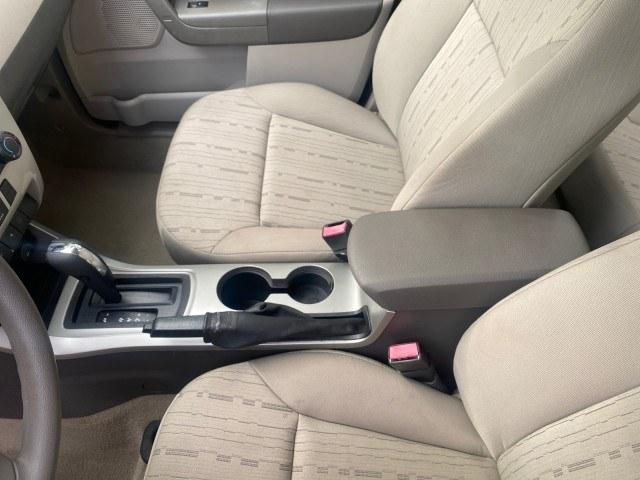 2011 White Suede /Medium Stone Ford Focus SE LOW MILES 36,864 (1FAHP3FN6BW) with an 2.0L 4-Cyl Engine engine, Automatic transmission, located at 4701 North Dixie Hwy, Pompano Beach, FL, 33064, (954) 422-2889, 26.240938, -80.123474 - OUR WEBPAGE FLORIDACARS1.COM HAS OVER 100 PHOTOS AND FREE CARFAX LINK 2011 Ford Focus SE Sedan 4 DR 2.0L I4 F DOHC 16V Gasoline 35 MPG Front Wheel Drive Features ABS Brakes Air Conditioning Alloy Wheels AM/FM Stereo Automatic Transmission Auxiliary Audio Input CD Audio Cloth Seats Cruise Control Ove- Photo#54