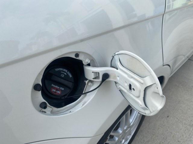 2011 White Suede /Medium Stone Ford Focus SE LOW MILES 36,864 (1FAHP3FN6BW) with an 2.0L 4-Cyl Engine engine, Automatic transmission, located at 4701 North Dixie Hwy, Pompano Beach, FL, 33064, (954) 422-2889, 26.240938, -80.123474 - OUR WEBPAGE FLORIDACARS1.COM HAS OVER 100 PHOTOS AND FREE CARFAX LINK 2011 Ford Focus SE Sedan 4 DR 2.0L I4 F DOHC 16V Gasoline 35 MPG Front Wheel Drive Features ABS Brakes Air Conditioning Alloy Wheels AM/FM Stereo Automatic Transmission Auxiliary Audio Input CD Audio Cloth Seats Cruise Control Ove- Photo#92