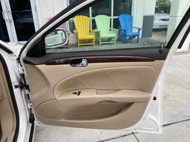 2011 White Diamond Tricoat /Cocoa/Cashmere Buick Lucerne CXL LOW MILES 39,527 (1G4HC5EM2BU) with an 3.9L V6 SFI Flex-Fuel Engine engine, Automatic transmission, located at 4701 North Dixie Hwy, Pompano Beach, FL, 33064, (954) 422-2889, 26.240938, -80.123474 - OUR WEBPAGE FLORIDACARS1.COM HAS OVER 100 PHOTOS AND FREE CARFAX LINK 2011 Buick Lucerne CXL Sedan 4 DR 3.9L V6 F OHV 12V Flex Fuel 27 MPG Front Wheel Drive Features ABS Brakes Air Conditioning Alloy Wheels AM/FM Stereo Automatic Transmission Auxiliary Audio Input Blind Spot Monitor Bluetooth Techno- Photo#76