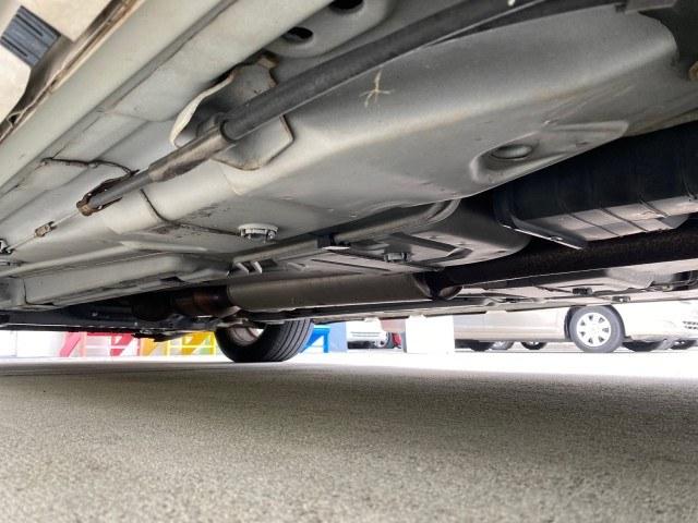 2011 White Diamond Tricoat /Cocoa/Cashmere Buick Lucerne CXL LOW MILES 39,527 (1G4HC5EM2BU) with an 3.9L V6 SFI Flex-Fuel Engine engine, Automatic transmission, located at 4701 North Dixie Hwy, Pompano Beach, FL, 33064, (954) 422-2889, 26.240938, -80.123474 - OUR WEBPAGE FLORIDACARS1.COM HAS OVER 100 PHOTOS AND FREE CARFAX LINK 2011 Buick Lucerne CXL Sedan 4 DR 3.9L V6 F OHV 12V Flex Fuel 27 MPG Front Wheel Drive Features ABS Brakes Air Conditioning Alloy Wheels AM/FM Stereo Automatic Transmission Auxiliary Audio Input Blind Spot Monitor Bluetooth Techno- Photo#93