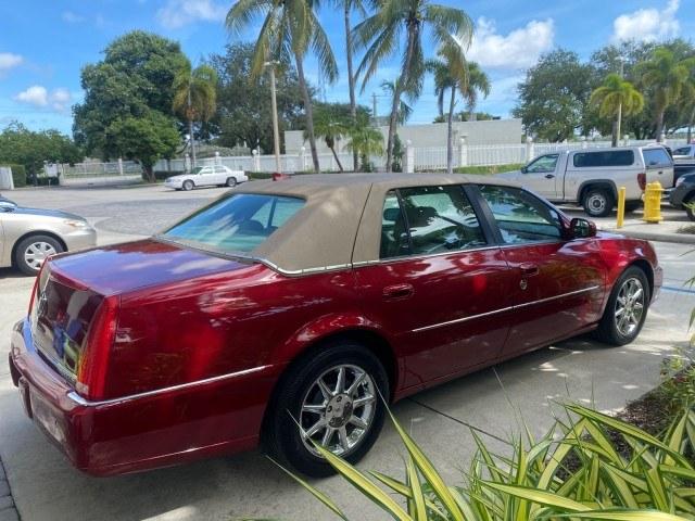 2011 Crystal Red Tintcoat /Shale/Cocoa Cadillac DTS LOW MILES 66,888 1 OWNER (1G6KD5E63BU) with an Northstar 4.6L DOHC V8 Engine engine, Automatic transmission, located at 4701 North Dixie Hwy, Pompano Beach, FL, 33064, (954) 422-2889, 26.240938, -80.123474 - OUR WEBPAGE FLORIDACARS1.COM HAS OVER 100 PHOTOS AND FREE CARFAX LINK 2011 Cadillac DTS Luxury Collection 1 OWNER Sedan 4 DR 4.6L V8 F DOHC 32V Gasoline 23 MPG Front Wheel Drive Features A/C Seat(s) ABS Brakes Air Conditioning Alloy Wheels AM/FM Stereo Automated Cruise Control Automatic Transmission- Photo#7