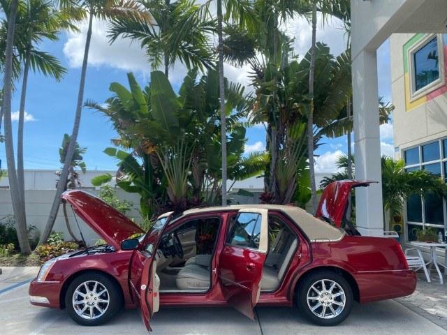 2011 Crystal Red Tintcoat /Shale/Cocoa Cadillac DTS LOW MILES 66,888 1 OWNER (1G6KD5E63BU) with an Northstar 4.6L DOHC V8 Engine engine, Automatic transmission, located at 4701 North Dixie Hwy, Pompano Beach, FL, 33064, (954) 422-2889, 26.240938, -80.123474 - OUR WEBPAGE FLORIDACARS1.COM HAS OVER 100 PHOTOS AND FREE CARFAX LINK 2011 Cadillac DTS Luxury Collection 1 OWNER Sedan 4 DR 4.6L V8 F DOHC 32V Gasoline 23 MPG Front Wheel Drive Features A/C Seat(s) ABS Brakes Air Conditioning Alloy Wheels AM/FM Stereo Automated Cruise Control Automatic Transmission- Photo#8