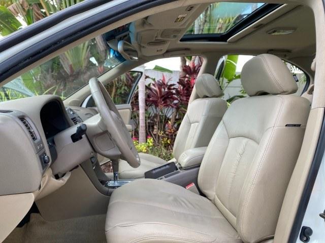 2000 Aspen White Pearl /Beige INFINITI I30 Touring LOW MILES 27,139 1 OWNER (JNKCA31A8YT) with an 3.0L DOHC SMPI 24-Valve V6 Engine engine, Automatic transmission, located at 4701 North Dixie Hwy, Pompano Beach, FL, 33064, (954) 422-2889, 26.240938, -80.123474 - OUR WEBPAGE FLORIDACARS1.COM HAS OVER 100 PHOTOS AND FREE CARFAX LINK 2000 Infiniti I30 1 OWNER Sedan 4 DR 3.0L V6 F DOHC 24V Gasoline 28 MPG Front Wheel Drive Features ABS Brakes Air Conditioning Alloy Wheels AM/FM Stereo Automatic Transmission BOSE Sound System Cassette Player CD Audio Cruise Cont- Photo#10