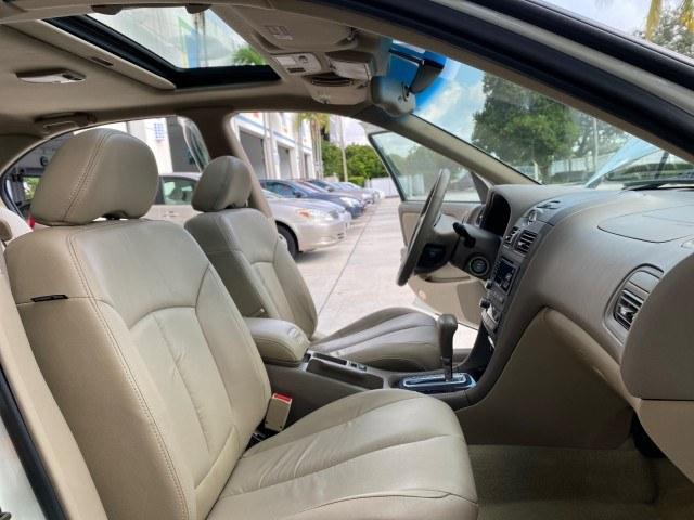 2000 Aspen White Pearl /Beige INFINITI I30 Touring LOW MILES 27,139 1 OWNER (JNKCA31A8YT) with an 3.0L DOHC SMPI 24-Valve V6 Engine engine, Automatic transmission, located at 4701 North Dixie Hwy, Pompano Beach, FL, 33064, (954) 422-2889, 26.240938, -80.123474 - OUR WEBPAGE FLORIDACARS1.COM HAS OVER 100 PHOTOS AND FREE CARFAX LINK 2000 Infiniti I30 1 OWNER Sedan 4 DR 3.0L V6 F DOHC 24V Gasoline 28 MPG Front Wheel Drive Features ABS Brakes Air Conditioning Alloy Wheels AM/FM Stereo Automatic Transmission BOSE Sound System Cassette Player CD Audio Cruise Cont- Photo#12