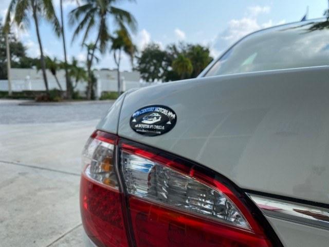 2000 Aspen White Pearl /Beige INFINITI I30 Touring LOW MILES 27,139 1 OWNER (JNKCA31A8YT) with an 3.0L DOHC SMPI 24-Valve V6 Engine engine, Automatic transmission, located at 4701 North Dixie Hwy, Pompano Beach, FL, 33064, (954) 422-2889, 26.240938, -80.123474 - OUR WEBPAGE FLORIDACARS1.COM HAS OVER 100 PHOTOS AND FREE CARFAX LINK 2000 Infiniti I30 1 OWNER Sedan 4 DR 3.0L V6 F DOHC 24V Gasoline 28 MPG Front Wheel Drive Features ABS Brakes Air Conditioning Alloy Wheels AM/FM Stereo Automatic Transmission BOSE Sound System Cassette Player CD Audio Cruise Cont- Photo#69