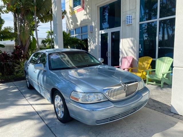 2006 Light Ice Blue Metallic /Camel Lincoln Town Car Signature LOW MILES 21,718 1 OWNER (1LNHM81W16Y) with an 4.6L SOHC EFI V8 Engine engine, Automatic transmission, located at 4701 North Dixie Hwy, Pompano Beach, FL, 33064, (954) 422-2889, 26.240938, -80.123474 - OUR WEBPAGE FLORIDACARS1.COM HAS OVER 100 PHOTOS AND FREE CARFAX LINK 2006 Lincoln Town Car Signature 1 OWNER Sedan 4 DR 4.6L V8 F OHV Gasoline 25 MPG Rear Wheel Drive Features ABS Brakes Air Conditioning Alloy Wheels AM/FM Stereo Automatic Transmission CD Audio Cruise Control Leather Seats Power Lo- Photo#1