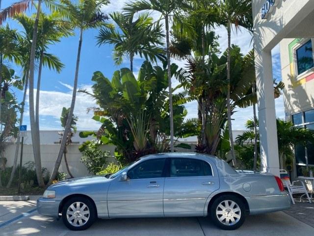 2006 Light Ice Blue Metallic /Camel Lincoln Town Car Signature LOW MILES 21,718 1 OWNER (1LNHM81W16Y) with an 4.6L SOHC EFI V8 Engine engine, Automatic transmission, located at 4701 North Dixie Hwy, Pompano Beach, FL, 33064, (954) 422-2889, 26.240938, -80.123474 - OUR WEBPAGE FLORIDACARS1.COM HAS OVER 100 PHOTOS AND FREE CARFAX LINK 2006 Lincoln Town Car Signature 1 OWNER Sedan 4 DR 4.6L V8 F OHV Gasoline 25 MPG Rear Wheel Drive Features ABS Brakes Air Conditioning Alloy Wheels AM/FM Stereo Automatic Transmission CD Audio Cruise Control Leather Seats Power Lo- Photo#4