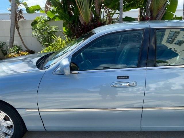 2006 Light Ice Blue Metallic /Camel Lincoln Town Car Signature LOW MILES 21,718 1 OWNER (1LNHM81W16Y) with an 4.6L SOHC EFI V8 Engine engine, Automatic transmission, located at 4701 North Dixie Hwy, Pompano Beach, FL, 33064, (954) 422-2889, 26.240938, -80.123474 - OUR WEBPAGE FLORIDACARS1.COM HAS OVER 100 PHOTOS AND FREE CARFAX LINK 2006 Lincoln Town Car Signature 1 OWNER Sedan 4 DR 4.6L V8 F OHV Gasoline 25 MPG Rear Wheel Drive Features ABS Brakes Air Conditioning Alloy Wheels AM/FM Stereo Automatic Transmission CD Audio Cruise Control Leather Seats Power Lo- Photo#26