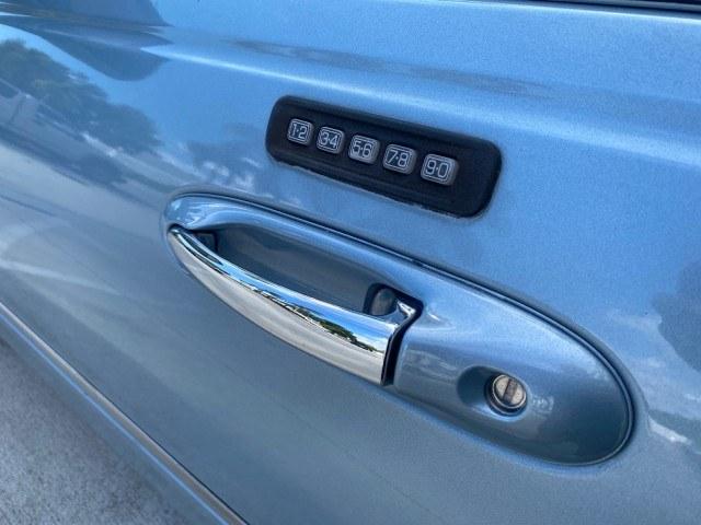2006 Light Ice Blue Metallic /Camel Lincoln Town Car Signature LOW MILES 21,718 1 OWNER (1LNHM81W16Y) with an 4.6L SOHC EFI V8 Engine engine, Automatic transmission, located at 4701 North Dixie Hwy, Pompano Beach, FL, 33064, (954) 422-2889, 26.240938, -80.123474 - OUR WEBPAGE FLORIDACARS1.COM HAS OVER 100 PHOTOS AND FREE CARFAX LINK 2006 Lincoln Town Car Signature 1 OWNER Sedan 4 DR 4.6L V8 F OHV Gasoline 25 MPG Rear Wheel Drive Features ABS Brakes Air Conditioning Alloy Wheels AM/FM Stereo Automatic Transmission CD Audio Cruise Control Leather Seats Power Lo- Photo#27