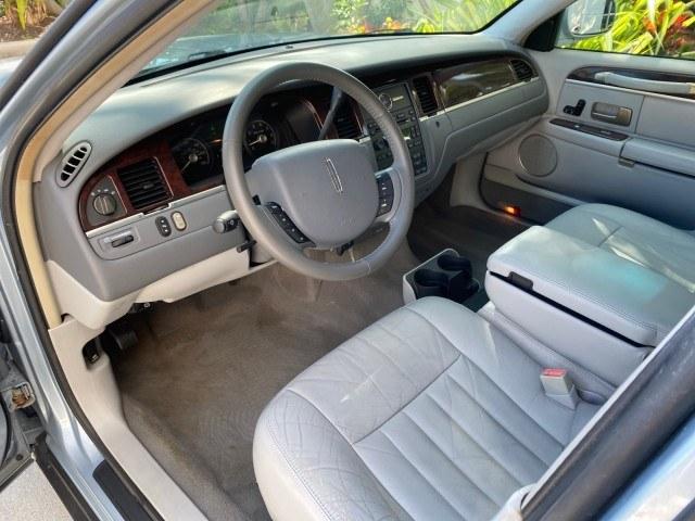 2006 Light Ice Blue Metallic /Camel Lincoln Town Car Signature LOW MILES 21,718 1 OWNER (1LNHM81W16Y) with an 4.6L SOHC EFI V8 Engine engine, Automatic transmission, located at 4701 North Dixie Hwy, Pompano Beach, FL, 33064, (954) 422-2889, 26.240938, -80.123474 - OUR WEBPAGE FLORIDACARS1.COM HAS OVER 100 PHOTOS AND FREE CARFAX LINK 2006 Lincoln Town Car Signature 1 OWNER Sedan 4 DR 4.6L V8 F OHV Gasoline 25 MPG Rear Wheel Drive Features ABS Brakes Air Conditioning Alloy Wheels AM/FM Stereo Automatic Transmission CD Audio Cruise Control Leather Seats Power Lo- Photo#32