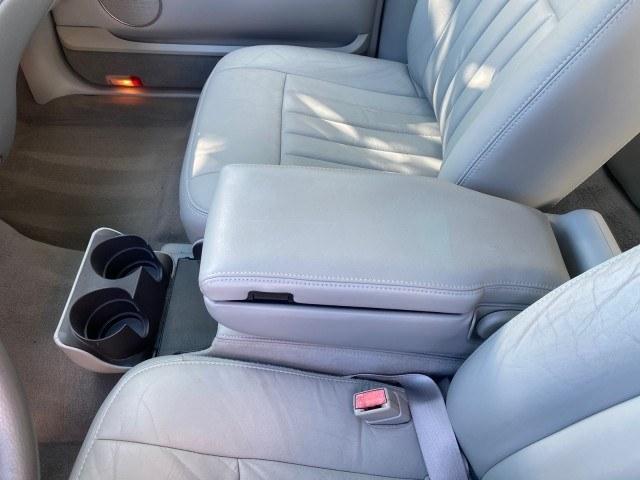 2006 Light Ice Blue Metallic /Camel Lincoln Town Car Signature LOW MILES 21,718 1 OWNER (1LNHM81W16Y) with an 4.6L SOHC EFI V8 Engine engine, Automatic transmission, located at 4701 North Dixie Hwy, Pompano Beach, FL, 33064, (954) 422-2889, 26.240938, -80.123474 - OUR WEBPAGE FLORIDACARS1.COM HAS OVER 100 PHOTOS AND FREE CARFAX LINK 2006 Lincoln Town Car Signature 1 OWNER Sedan 4 DR 4.6L V8 F OHV Gasoline 25 MPG Rear Wheel Drive Features ABS Brakes Air Conditioning Alloy Wheels AM/FM Stereo Automatic Transmission CD Audio Cruise Control Leather Seats Power Lo- Photo#42