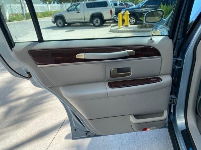 2006 Light Ice Blue Metallic /Camel Lincoln Town Car Signature LOW MILES 21,718 1 OWNER (1LNHM81W16Y) with an 4.6L SOHC EFI V8 Engine engine, Automatic transmission, located at 4701 North Dixie Hwy, Pompano Beach, FL, 33064, (954) 422-2889, 26.240938, -80.123474 - OUR WEBPAGE FLORIDACARS1.COM HAS OVER 100 PHOTOS AND FREE CARFAX LINK 2006 Lincoln Town Car Signature 1 OWNER Sedan 4 DR 4.6L V8 F OHV Gasoline 25 MPG Rear Wheel Drive Features ABS Brakes Air Conditioning Alloy Wheels AM/FM Stereo Automatic Transmission CD Audio Cruise Control Leather Seats Power Lo- Photo#51